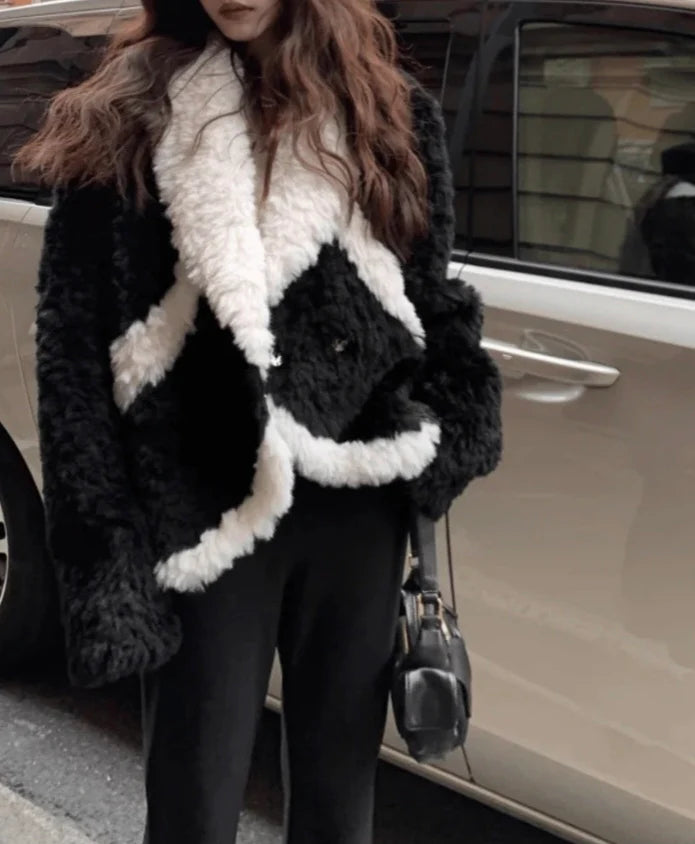 STACEY FELLJACKE SCHWARZ WEIß LOOK